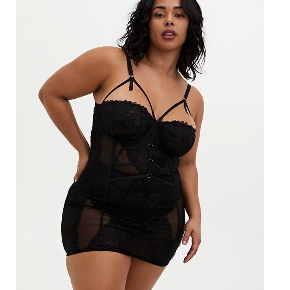 Torrid black chantilly lace underwire chemise